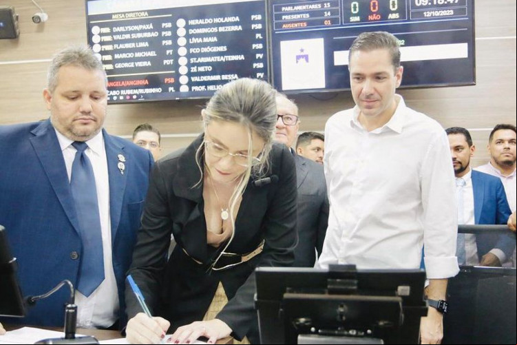 DILMARA AMARAL tomou posse como prefeita de Limoeiro do Norte