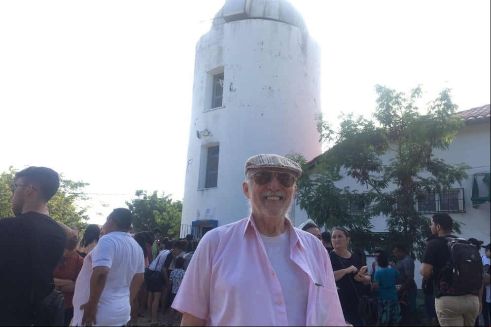 População observa eclipse solar anular na Universidade Estadual do Ceará. Na foto, Vladimir Spinelli, provedor da Santa Casa e professor aposentado da Uece, foi para fotografar o eclipse População observa eclipse solar anular na Universidade Estadual do Ceará. Na foto, Vladimir Spinelli, provedor da Santa Casa e professor aposentado da Uece, foi para fotografar o eclipse