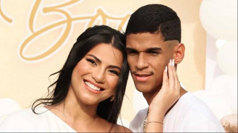 Mãe de Cristiano Ronaldo, filho de Luva de Pedreiro, arquiva fotos com namorado