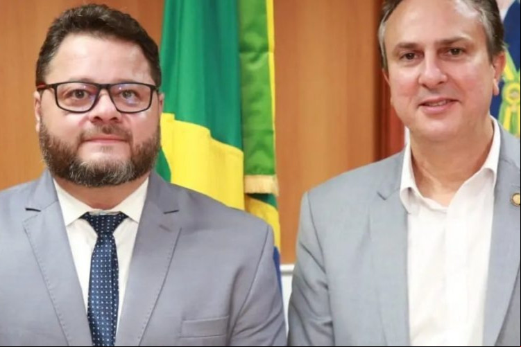 Silvério Freitas, reitor da UFCA, ao lado do ministro da educação, Camilo Santana.