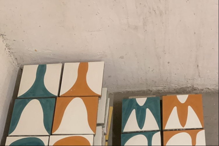 Ladrilhos são feitos a partir de decorações de pessoas com espectro autista