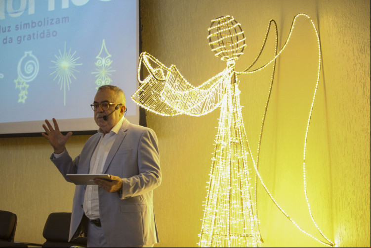 Tema do Ceará Natal de Luz 2023 é gratidão. Na foto, Assis Cavalcante, presidente da CDL Fortaleza, em coletiva de imprensa para divulgar detalhes da programação