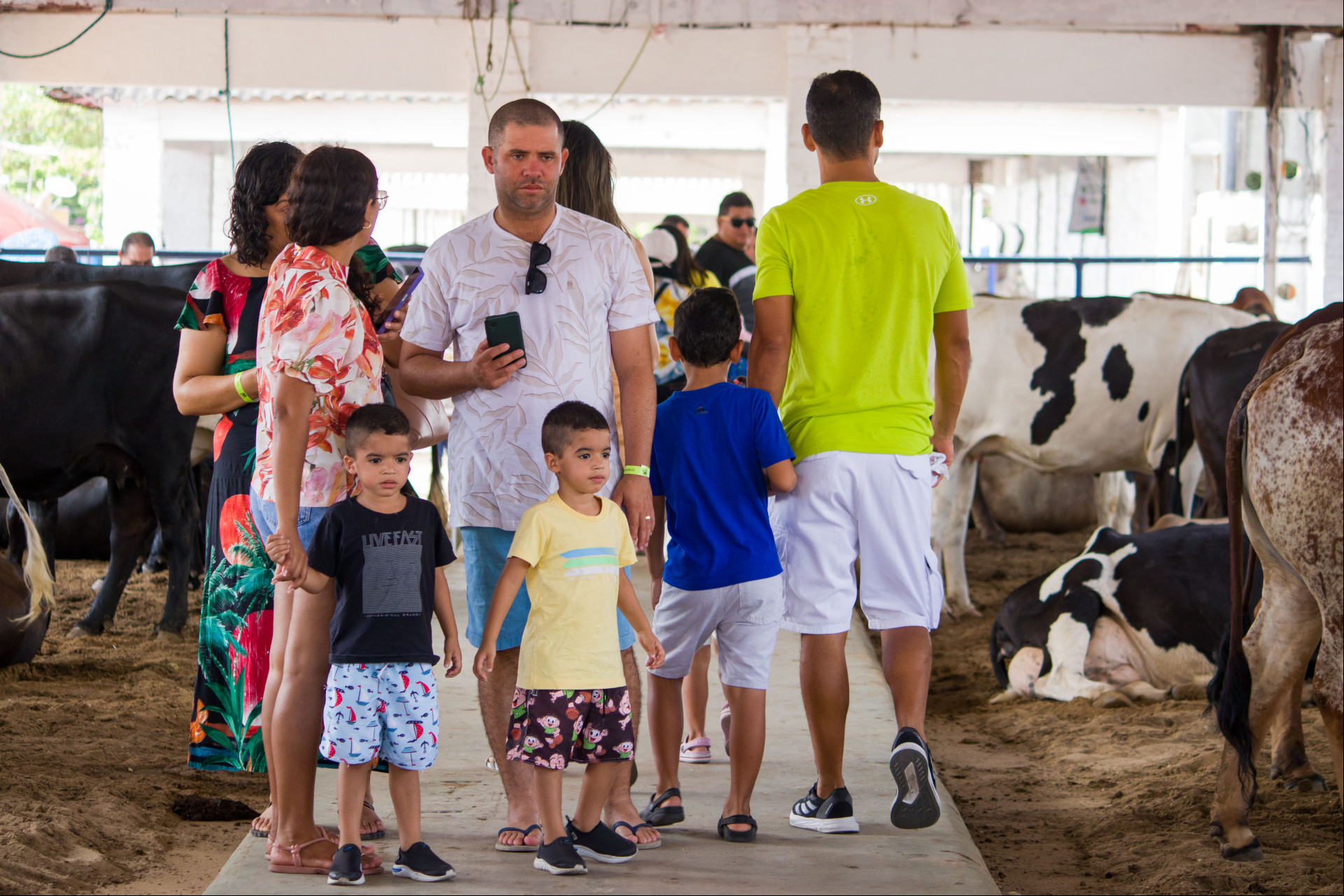FORTALEZA, CEARÁ, BRASIL, 15-11-2023: Atrações e movimentação de crianças e familias no feriado, na Expoece,. no Parque de Exposições Governador César Cals, no Bairro São Gerardo. (Foto: Samuel Setubal)