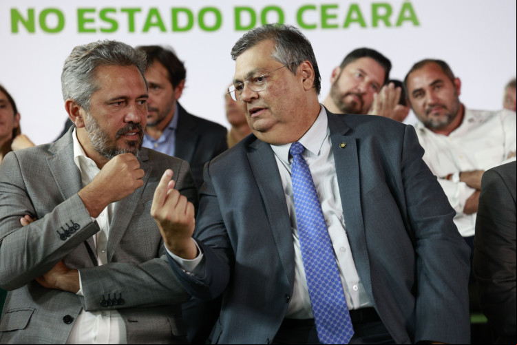 AO LADO do governador Elmano de Freitas (PT), o ministro Flávio Dino avaliou decretação de GLO no Porto do Pecém