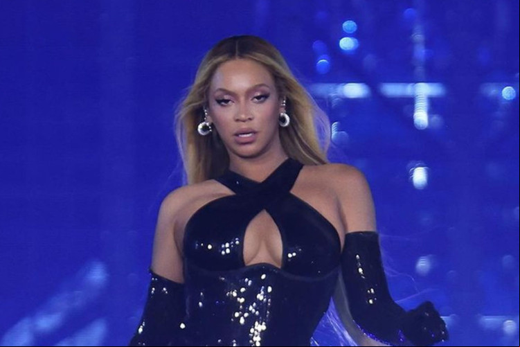 A equpe de Beyoncé ou por Salvador, Rio de Janeiro e São Paulo