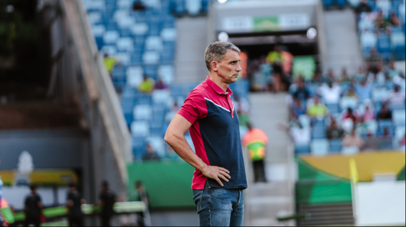 Técnico Vojvoda no jogo Cuiabá x Fortaleza, na Arena Pantanal, pelo Campeonato Brasileiro Série A 2023