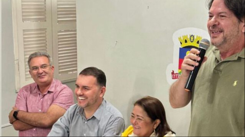 Cid Gomes (PDT) e Moses Rodrigues (União Brasil) se encontram na Câmara Municipal de Sobral