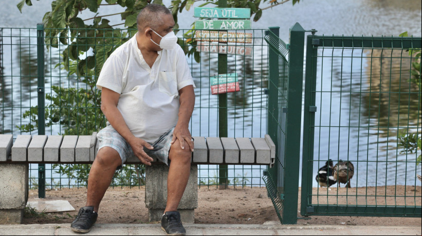 Antônio Ribamar, 58, usou máscara em visita ao parque Rachel de Queiroz, no bairro Presidente Kennedy