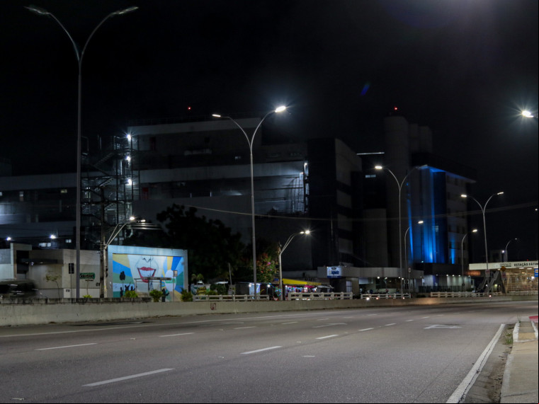FORTALEZA, CEARÁ, BRASIL 13-12-2023: Fotos: Problemas de iluminação em Fortaleza, nas ruas Av. 13 de Maio com Av. da Universidade, Av. Aguanambi, na Estação de Fátima e Deputado Moreira Rocha com Antônio Augusto. (Foto: Yuri Allen/Especial para O Povo) FORTALEZA, CEARÁ, BRASIL 13-12-2023: Fotos: Problemas de iluminação em Fortaleza, nas ruas Av. 13 de Maio com Av. da Universidade, Av. Aguanambi, na Estação de Fátima e Deputado Moreira Rocha com Antônio Augusto. (Foto: Yuri Allen/Especial para O Povo)
