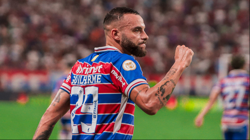 Atacante Guilherme comemora gol no jogo Fortaleza x Botafogo, no Castelão, pelo Campeonato Brasileiro Série A 2023