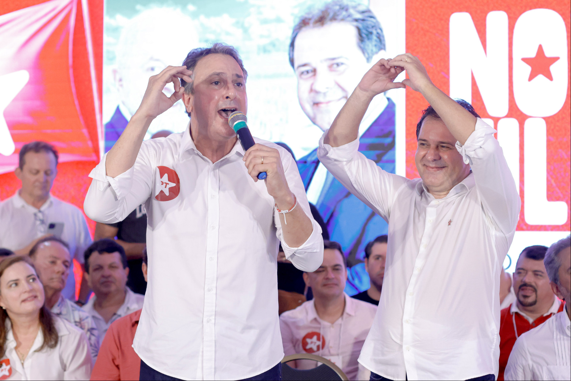 Camilo Santana e Evandro Leitão. Evandro Leitão se filia ao PT, em evento com presença de Camilo Santana, Elmano de Freitas, José Guimarães, Augusta Brito e aliados de vários partidos.