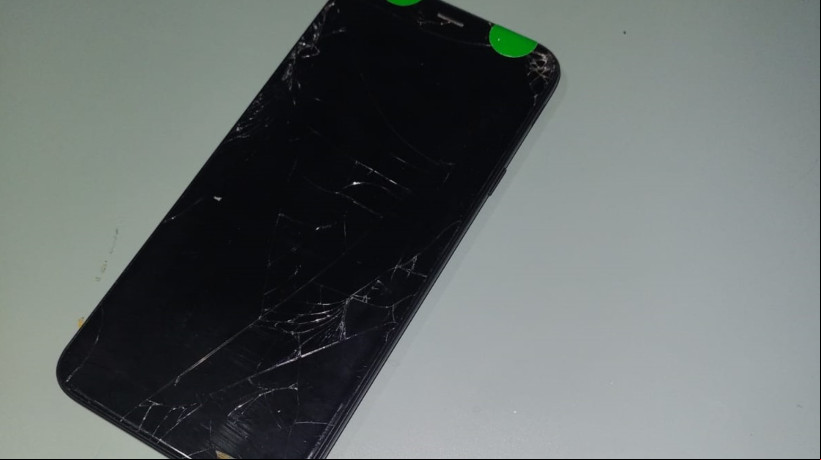 Dois celulares foram apreendidos na operação