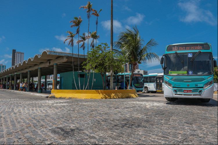 Mulher morre atropelada por um ônibus em avenida de Fortaleza. (Imagem de apoio ilustrativo)