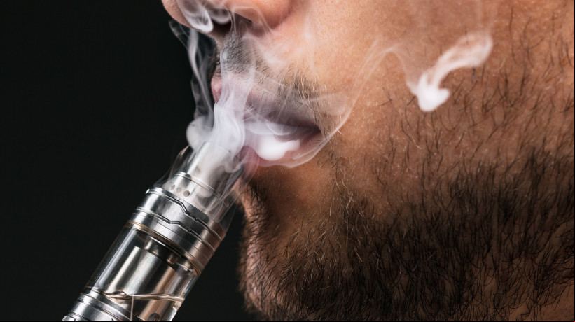 Cigarros eletrônicos podem causar graves problemas pulmonares com poucos meses de uso