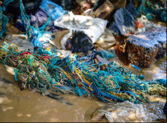 Além do impacto da poluição, elas representam um risco perigoso, a <i>pesca fantasma.</i>