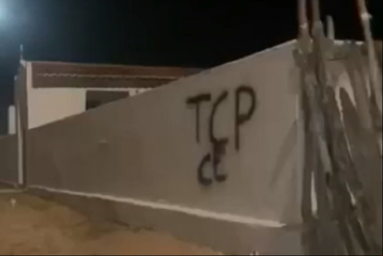 REGISTRO de muro com o nome da nova facção carioca em muro no Vale Jaguaribe