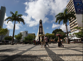 O ato unificado acontece na Praça do Ferreira a partir das 8 horas, reunindo diversos movimentos sociais.