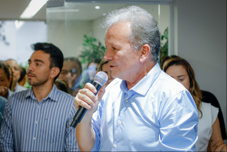 Andre Figueiredo. Ato no Partido Democrático Trabalhista com a presença de Carlos Lupi / Andre Figueiredo / Flavio Torres / Jose Sarto / Roberto Claudio. (Foto: Aurélio Alves/O Povo)