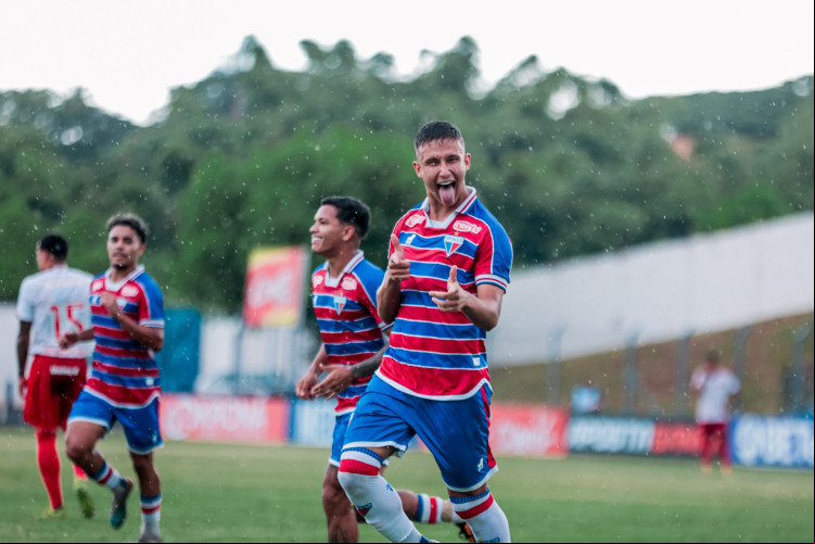 Iarley marcou três gols na goleada do Fortaleza diante do Internacional, pela Copinha.