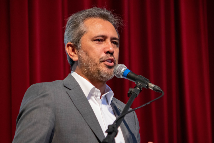 Governador Elmano de Freitas (PT) 