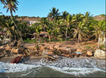￼EROSÃO afeta a Praia da Peroba, em Icapuí 