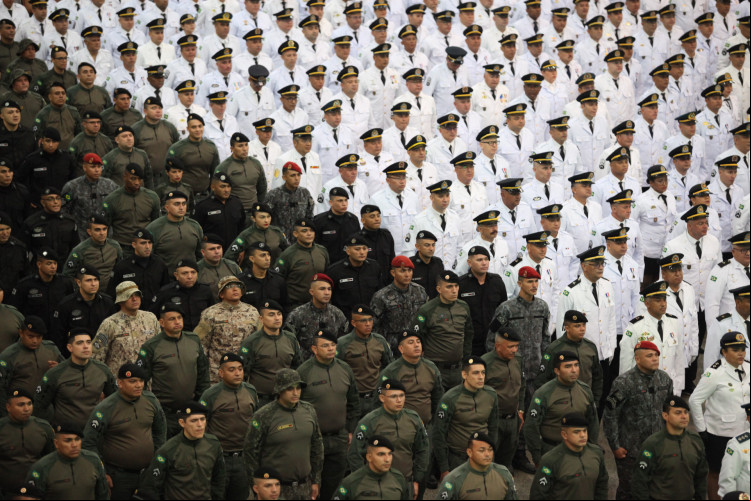 Imagem de apoio ilustrativo. Cerimônia de promoção de 1500 bombeiros e policiais militares no Centro de Eventos