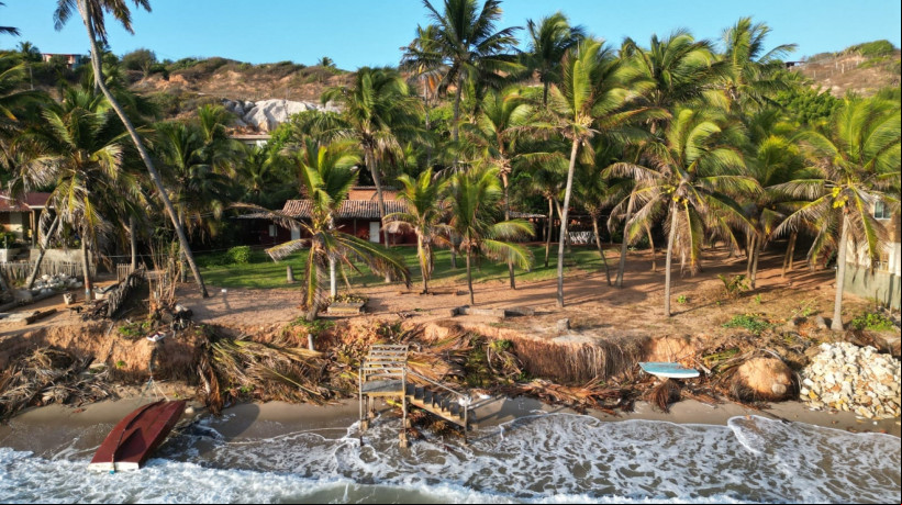 EROSÃO afeta a Praia da Peroba, em Icapuí