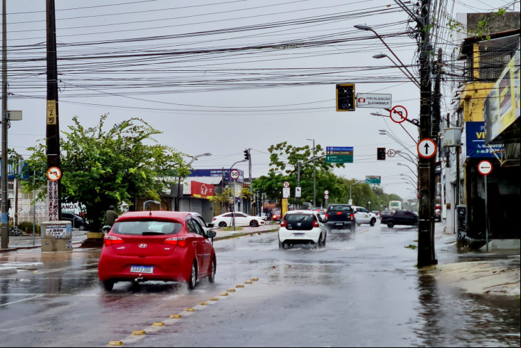 Semáforo apagado na Avenida Américo Barreira