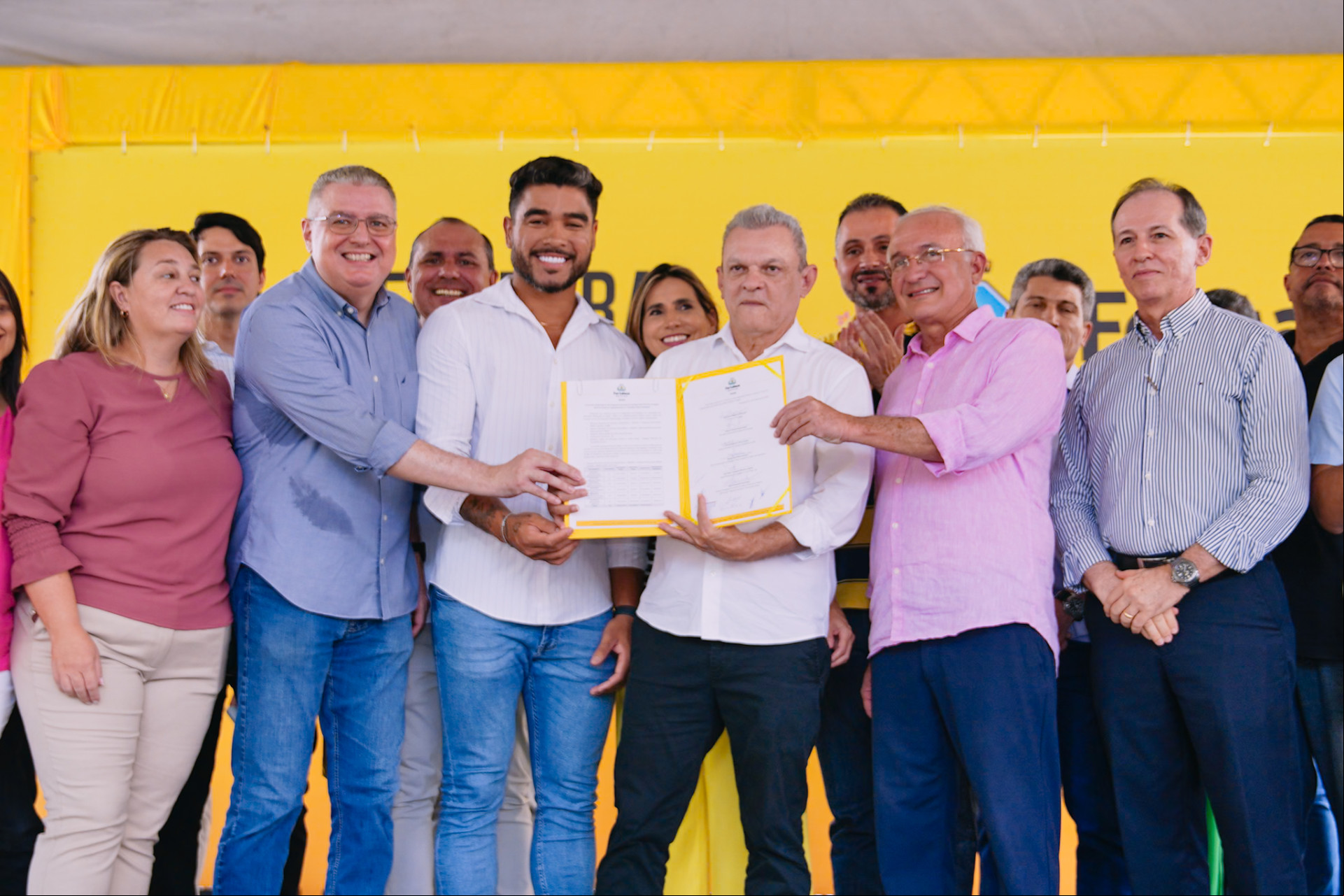 Prefeito José Sarto (PDT) e o secretário municipal da Saúde, Galeno Taumaturgo, estiveram no Hospital Doutor Fernandes Távora para lançar a iniciativa Prefeito José Sarto (PDT) e o secretário municipal da Saúde, Galeno Taumaturgo, estiveram no Hospital Doutor Fernandes Távora para lançar a iniciativa
