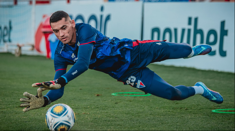Goleiro Santos em treino do Fortaleza no Centro de Excelência Alcides Santos, no Pici