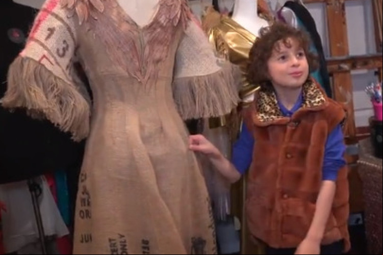 Criações de menino de 7 anos de idade faz sucesso até com estrelas de Hollywood