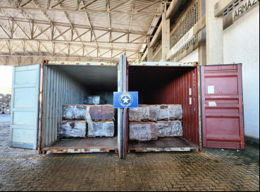 Carga apreendida em operação da Receita Federal no Porto do Pecém na manhã desta quarta-feira, 13 