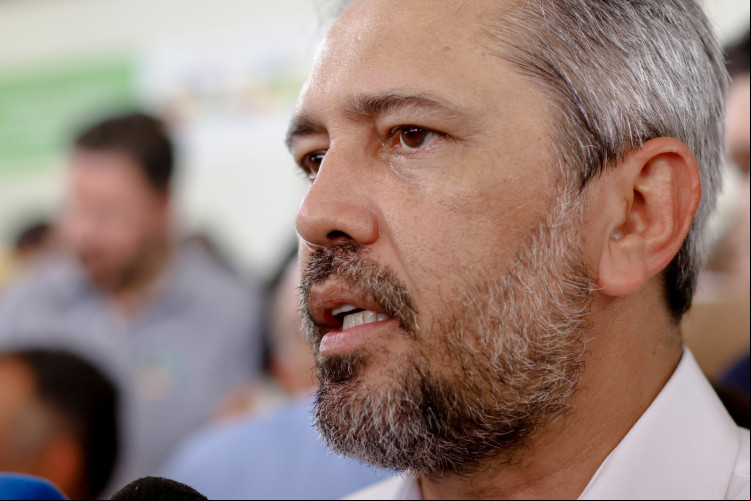 Governador Elmano de Freitas (PT) afirmou ter recebido muitas reclamações dos serviços prestados pela Enel Distribuição Ceará