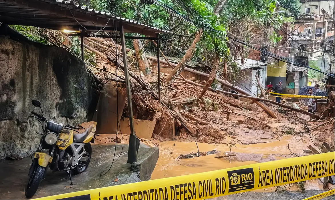 Entenda como a chuva provoca deslizamentos e desmoronamentos