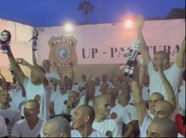Detentos em penitenciária de Pacatuba assistiram transmissão ao vivo de Clássico-Rei na final do Campeonato Cearense; internos participam de programa de artesanato e fizeram órios de Ceará e Fortaleza para torcer durante a partida 