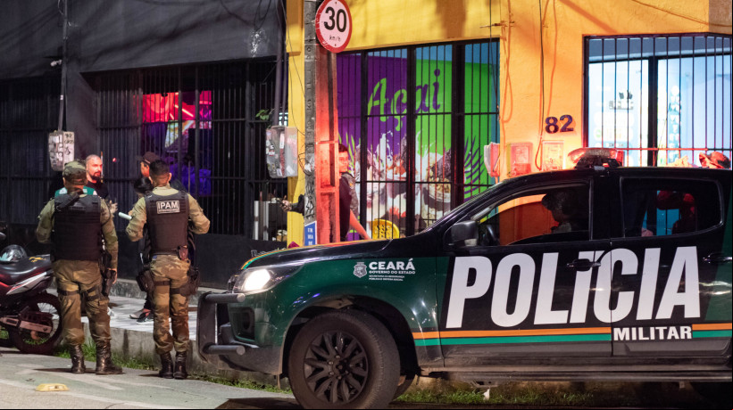 Os policiais localizaram o homem após o registro de um crime de roubo, a partir das informações acerca das características dos suspeitos