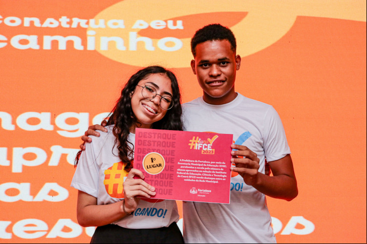 ￼PREFEITURA de Fortaleza homenageou alunos como Maria Paula Bastos e Everton Silva 
