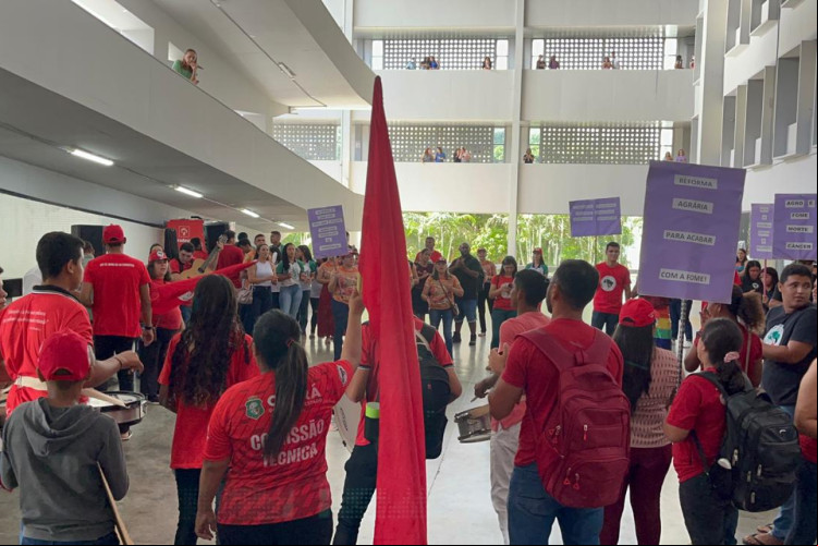 Integrantes do MST ocupam sede da Secretaria da Educação do Ceará (Seduc), em Fortaleza