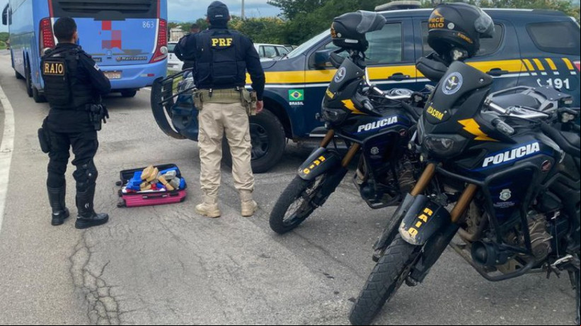 Mulher Ã© presa com 17 kg de maconha na BR 116, em Jaguaribe 