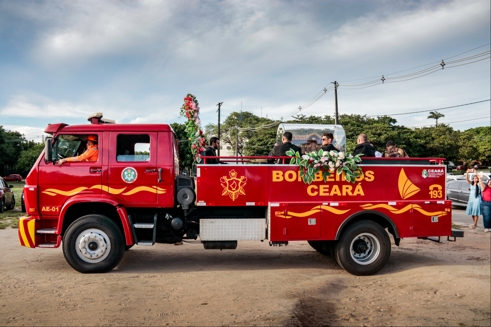 FORTALEZA, CEARÁ, BRASIL 25-04-2024: Chegada das Relíquias de Santa Teresinha. (Foto: Yuri Allen/Especial para O Povo)