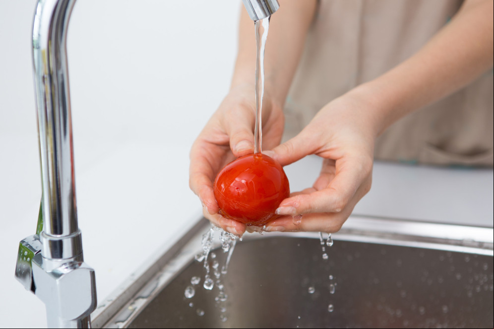 É importante higienizar as frutas corretamente