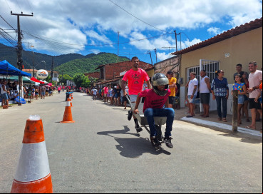 Registros da sexta corrida de carrinho de mão de Maranguape, realizada neste domingo, 5 de maio 