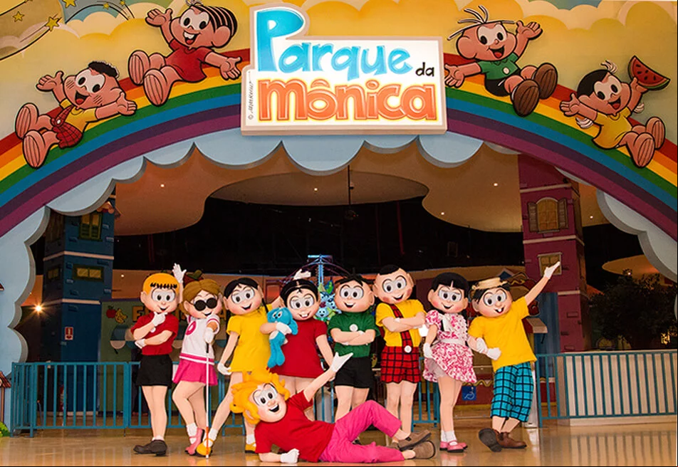 O sucesso da “Turma da Mônica” também gerou parques temáticos e até lojas licenciadas. Em 1993, foi lançado o “Parque da Mônica”, no shopping Eldorado, em São Paulo.