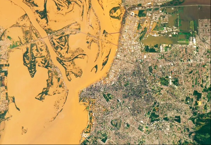 A Agência Espacial dos Estados Unidos (NASA) compartilhou imagens de satélite que revelam a extensão da tragédia causada pelas chuvas no Rio Grande do Sul. 