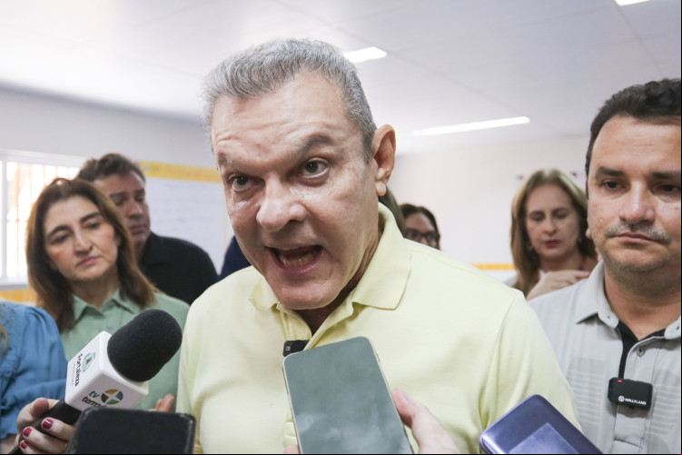 José Sarto (PDT), prefeito de Fortaleza, responde Capitão Wagner (União Brasil) sobre implementação de telemedicina em Fortaleza
