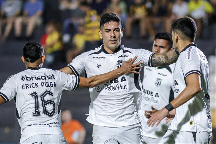 Recalde, meia do Ceará, comemora gol marcado diante do Novorizontino