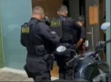 Suspeito foi preso ainda em estado de flagrante por policiais militares na própria casa 