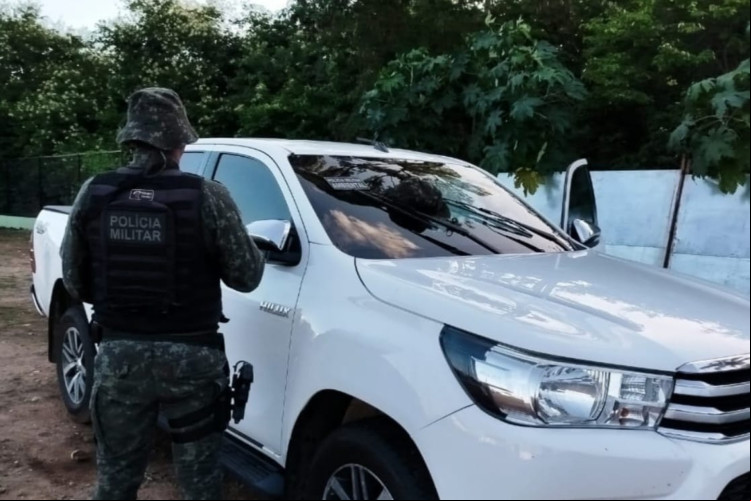 Proprietário do guincho estranhou a situação e acionou a Polícia Militar. Veículo foi apresentado na delegacia para restituição ao dono
