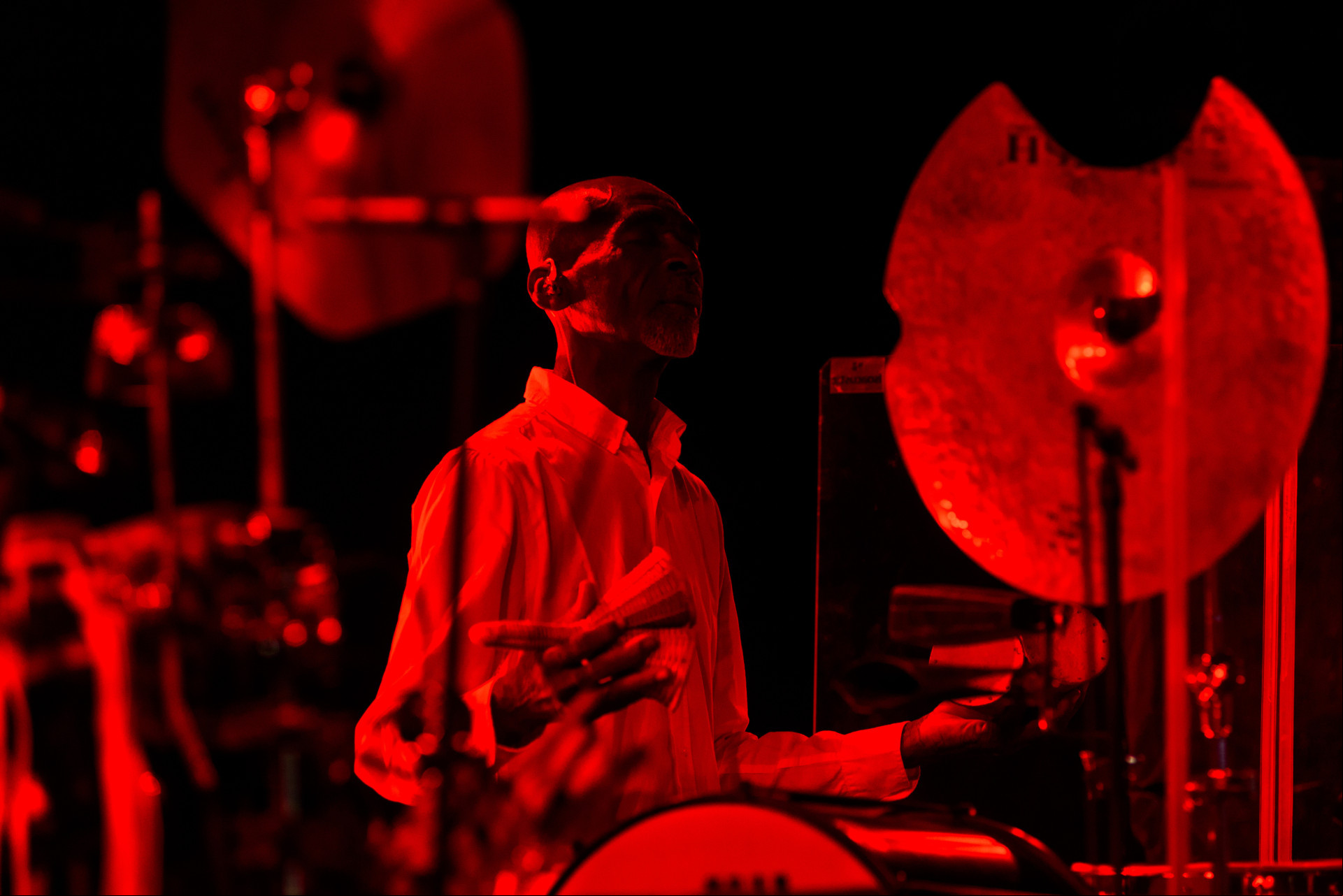 Baco Exu do Blues entoa sucessos e agita multidão com críticas sociais em show no TIM Music Rio de 2024