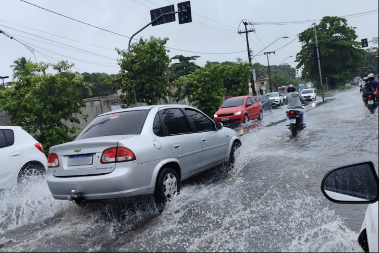 Fortaleza registrou chuva nas primeiras horas da manhã desta quarta-feira, 29